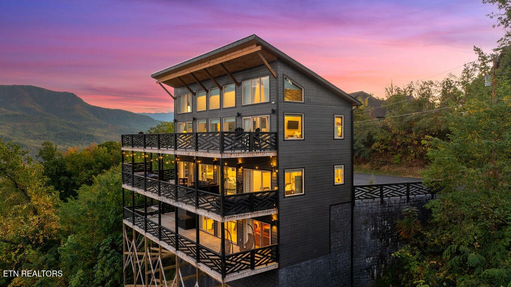 Photo of 839 Deer Path Lane, Gatlinburg, TN 37738 (MLS # 1353339)