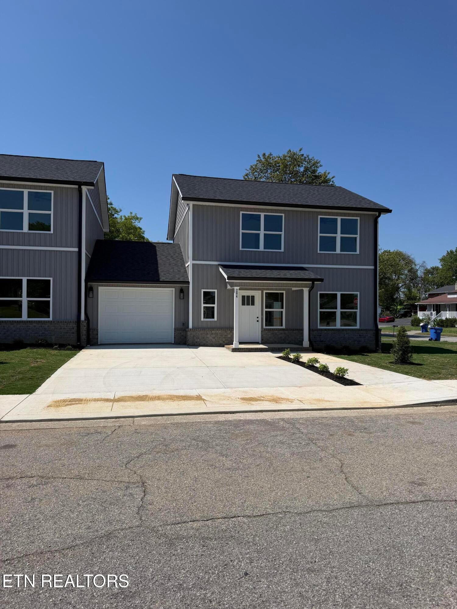204 Avenue B 13R-2