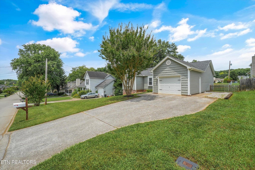 Photo of 733 Summerdale Drive, Knoxville, TN 37934 (MLS # 1345211)