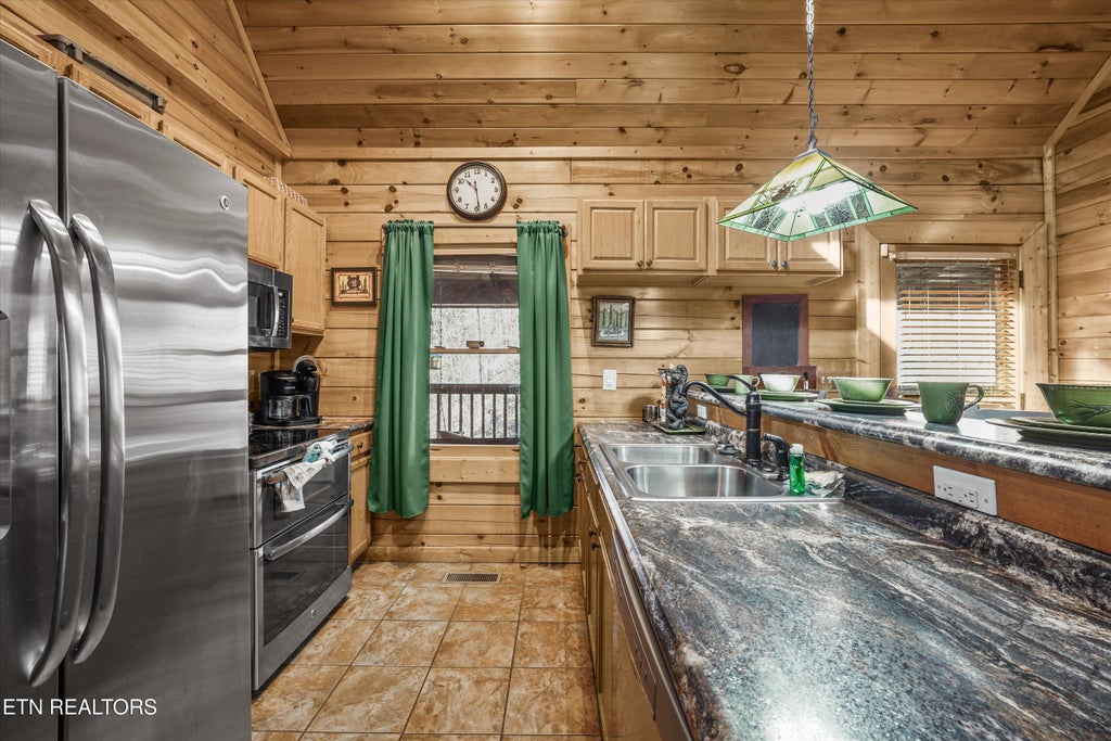Photo of 1627 Eagle Springs Rd, Sevierville, TN 37876 (MLS # 1359356)