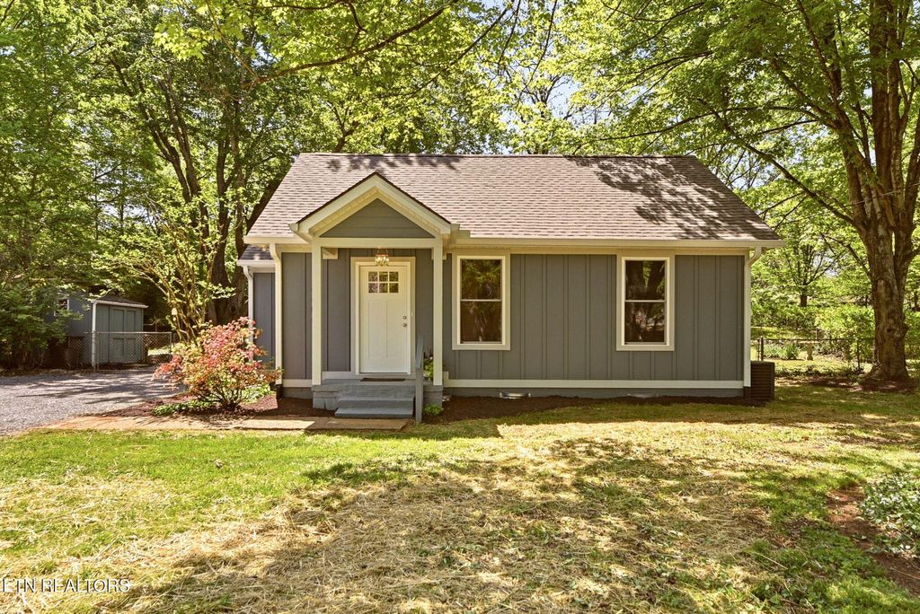 Photo of 4406 Greendale Rd, Knoxville, TN 37918 (MLS # 1338117)