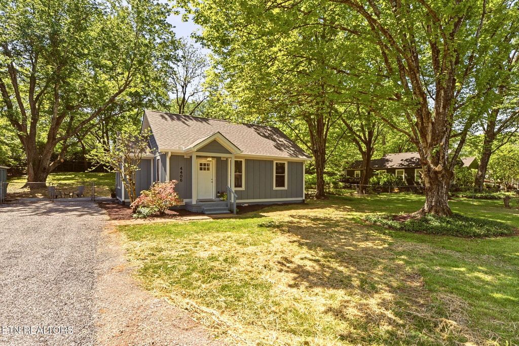 Photo of 4406 Greendale Rd, Knoxville, TN 37918 (MLS # 1338117)