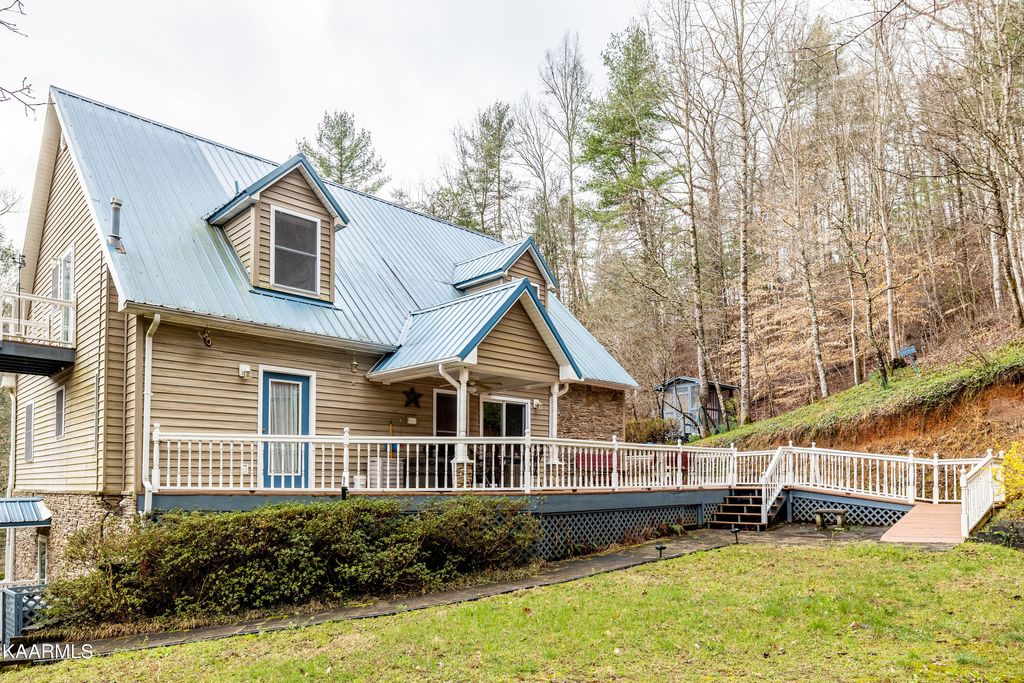 Photo of 1223 Carrs Creek Rd, Townsend, TN 37882 (MLS # 1220790)