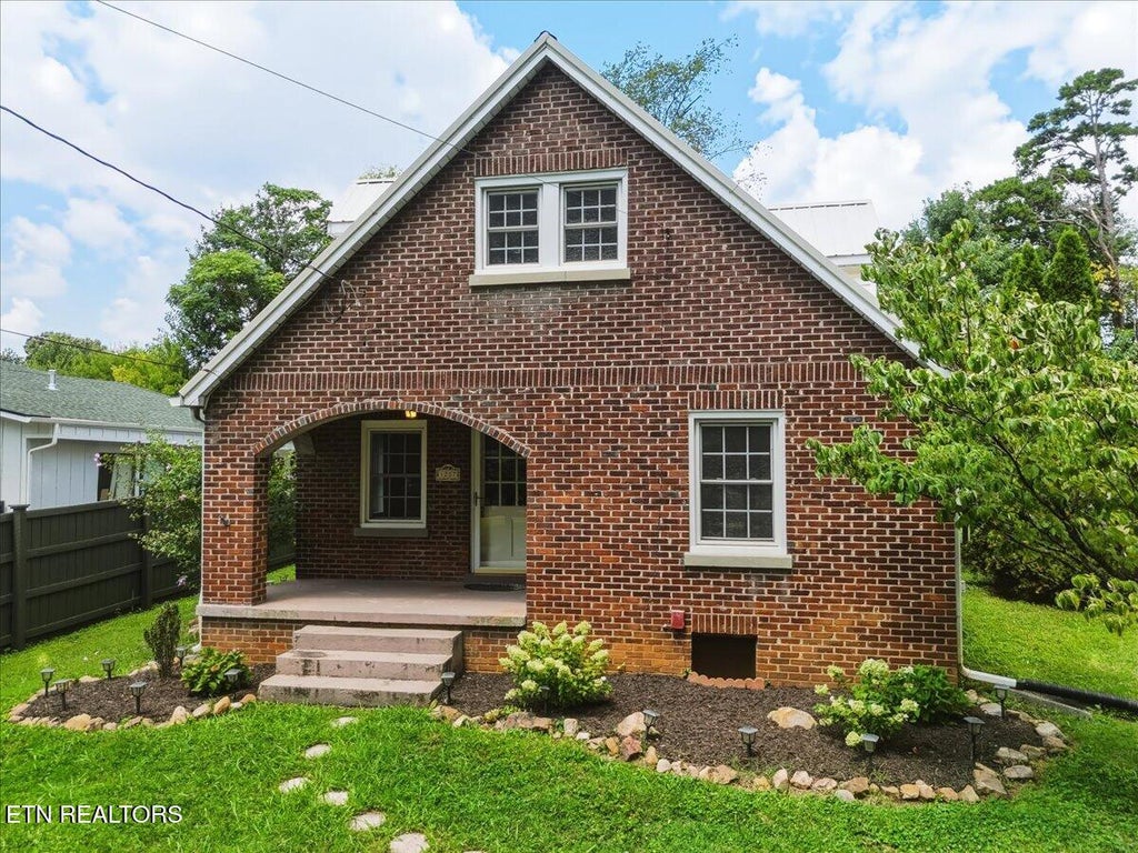 Photo of 1207 Tapoco Ave, Maryville, TN 37801 (MLS # 1351665)