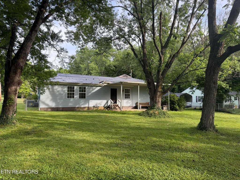 Photo of 1113 Mayflower Rd, Kingston, TN 37763 (MLS # 1340276)
