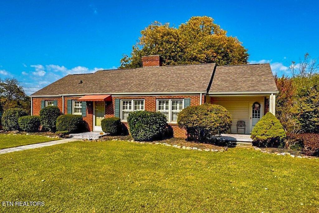 Photo of 1267 Lakeview Drive, Dandridge, TN 37725 (MLS # 1320048)