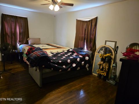 Tiny photo for 404 E 4th St, LaFollette, TN 37766 (MLS # 1340436)