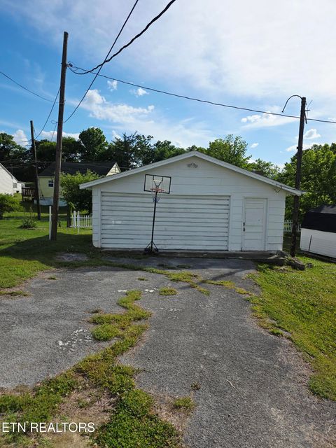 Tiny photo for 404 E 4th St, LaFollette, TN 37766 (MLS # 1340436)