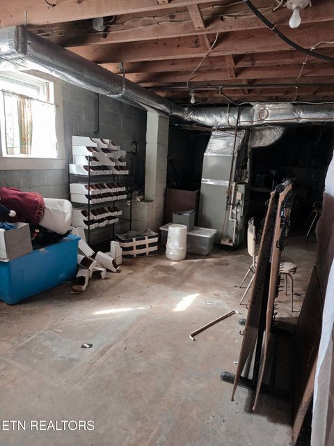Tiny photo for 404 E 4th St, LaFollette, TN 37766 (MLS # 1340436)