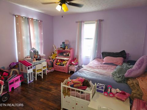 Tiny photo for 404 E 4th St, LaFollette, TN 37766 (MLS # 1340436)
