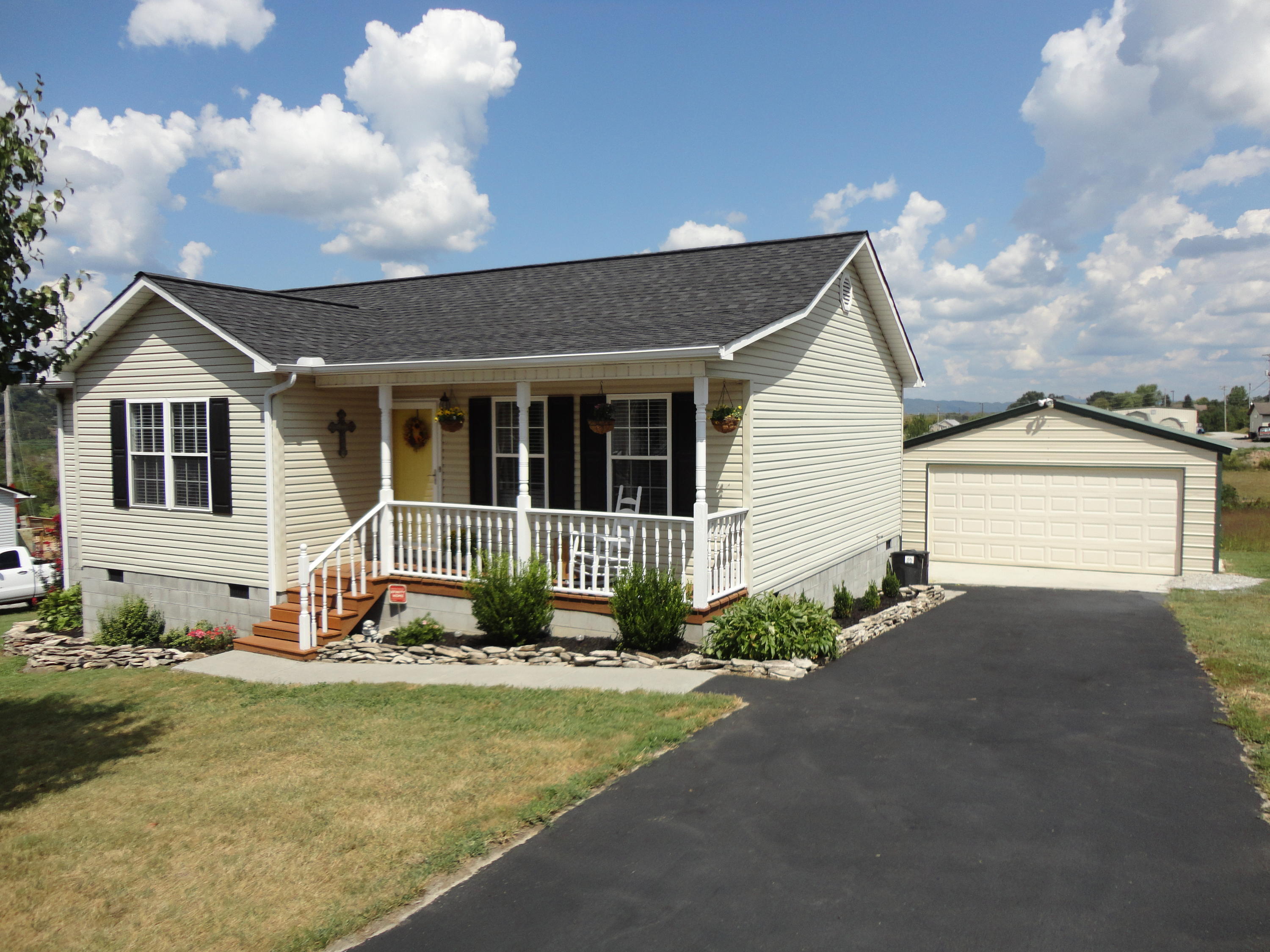 Photo 1 of 23 — 163 Kay Springs Circle Circle, Jacksboro, TN 37757