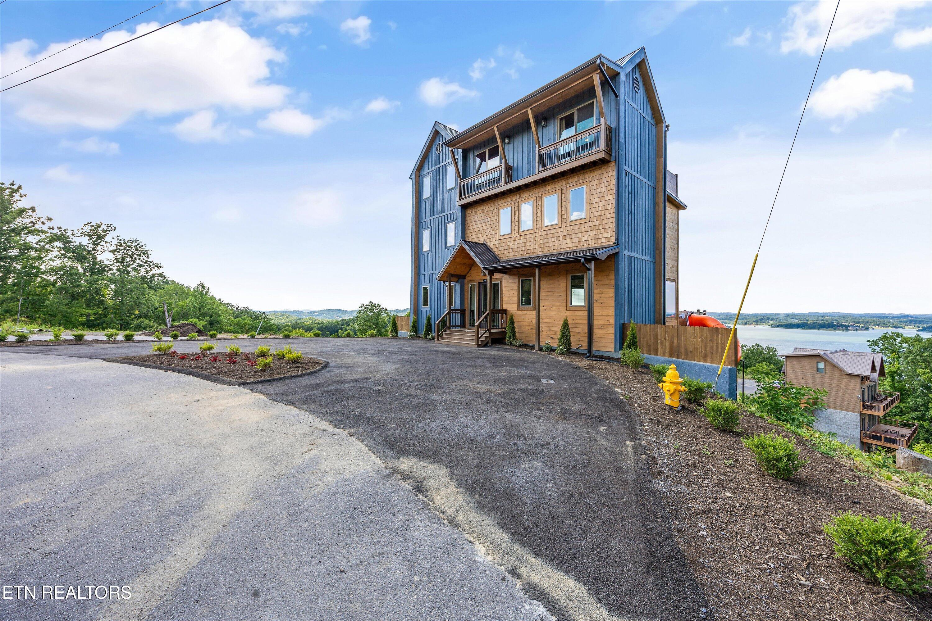 936 Lake haven Way