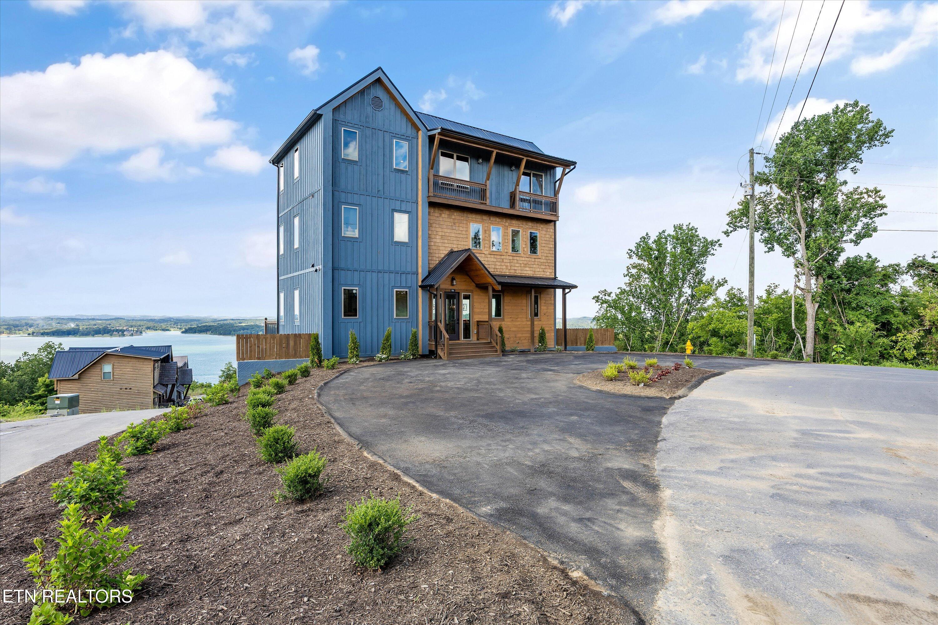 936 Lake haven Way