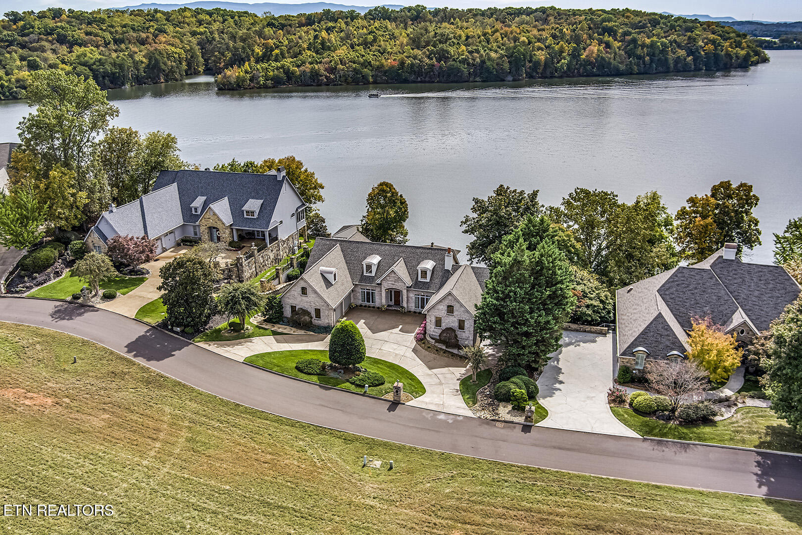 Vonore, Tennessee, 37885, United States, 5 Bedrooms Bedrooms, ,5 BathroomsBathrooms,Residential,Active,1973331