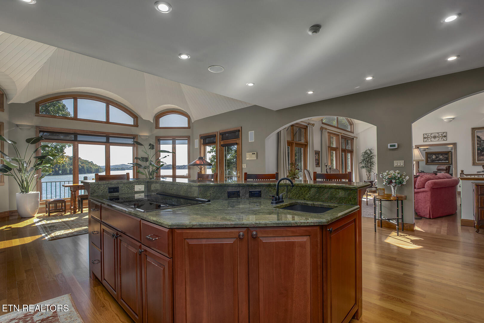 Vonore, Tennessee, 37885, United States, 5 Bedrooms Bedrooms, ,5 BathroomsBathrooms,Residential,Active,1973331