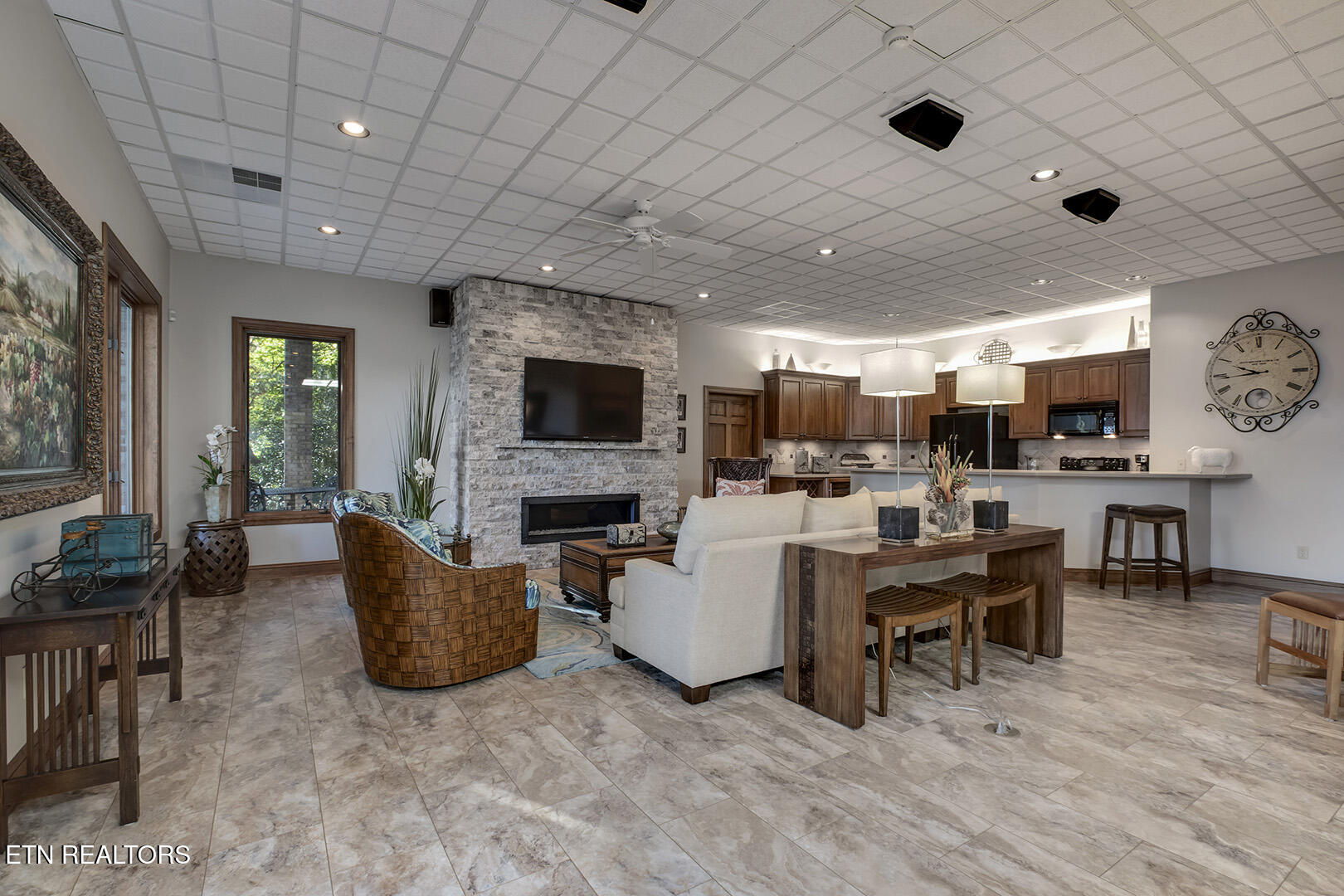 Vonore, Tennessee, 37885, United States, 5 Bedrooms Bedrooms, ,5 BathroomsBathrooms,Residential,Active,1973331