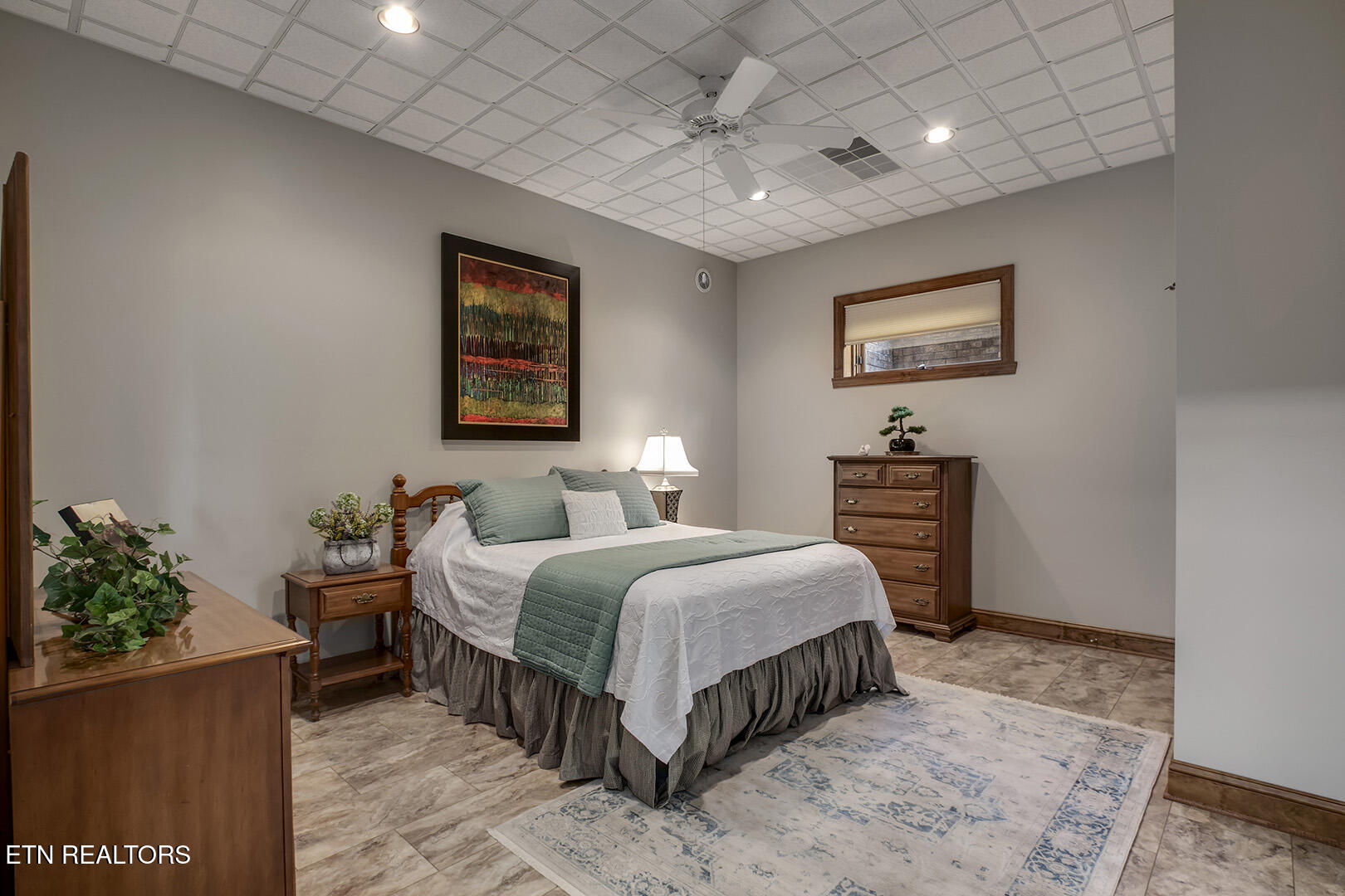 Vonore, Tennessee, 37885, United States, 5 Bedrooms Bedrooms, ,5 BathroomsBathrooms,Residential,Active,1973331
