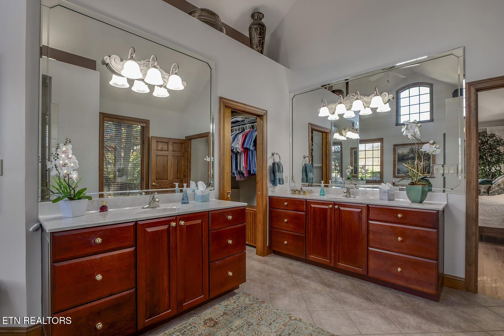 Vonore, Tennessee, 37885, United States, 5 Bedrooms Bedrooms, ,5 BathroomsBathrooms,Residential,Active,1973331