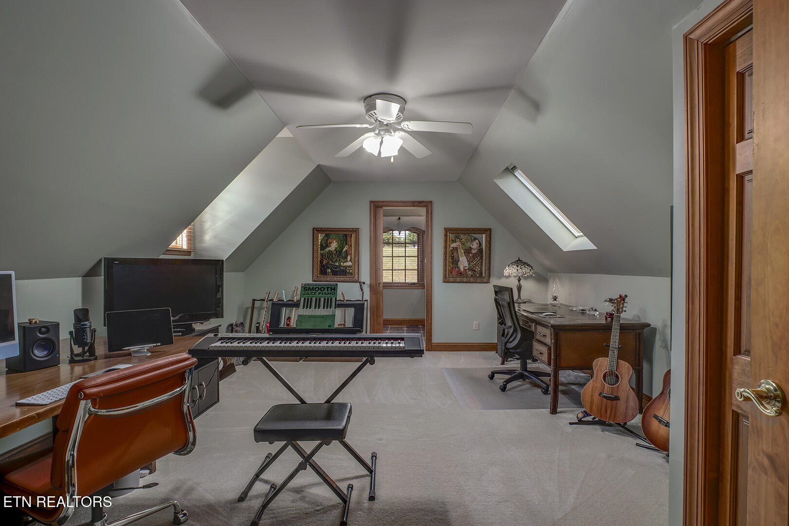 Vonore, Tennessee, 37885, United States, 5 Bedrooms Bedrooms, ,5 BathroomsBathrooms,Residential,Active,1973331