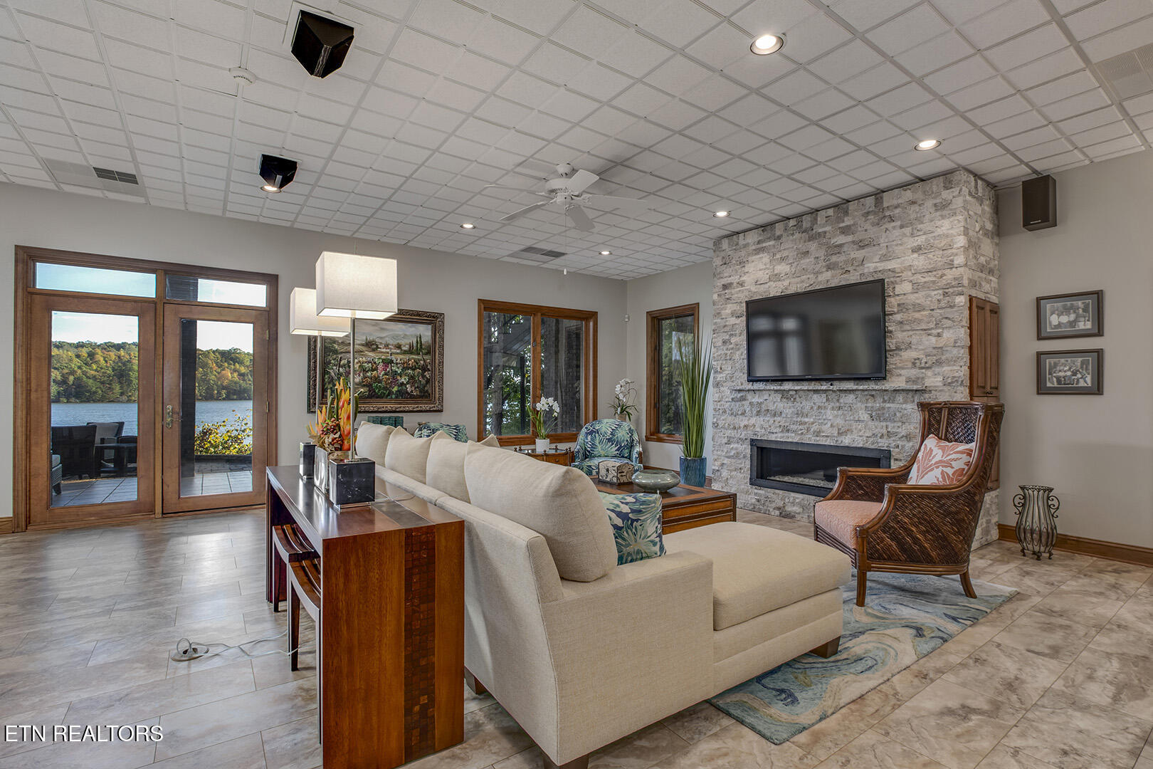 Vonore, Tennessee, 37885, United States, 5 Bedrooms Bedrooms, ,5 BathroomsBathrooms,Residential,Active,1973331