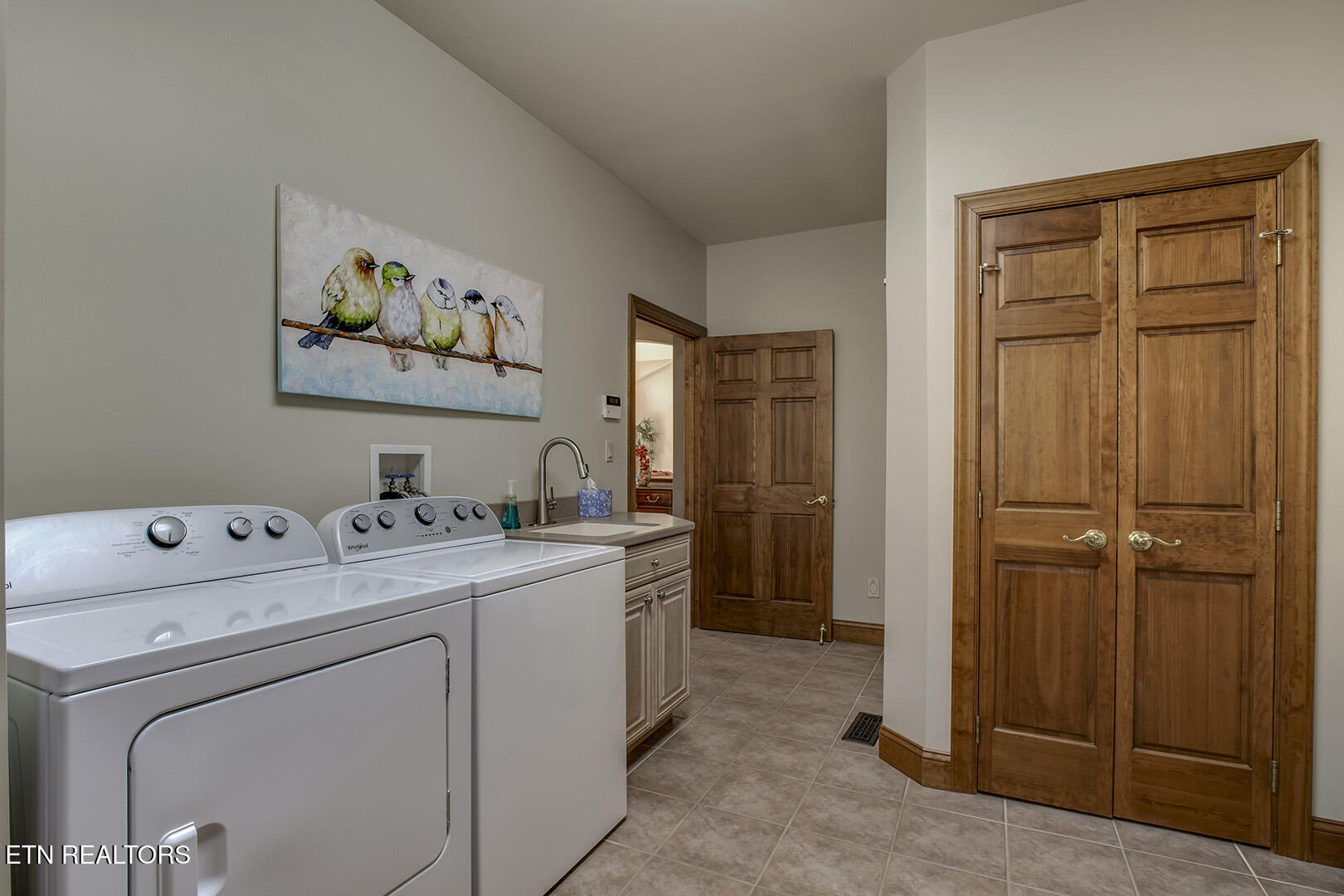 Vonore, Tennessee, 37885, United States, 5 Bedrooms Bedrooms, ,5 BathroomsBathrooms,Residential,Active,1973331