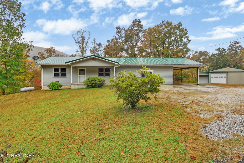 Photo of 374 Morgan County Hwy, Harriman, TN 37748 (MLS # 1321179)