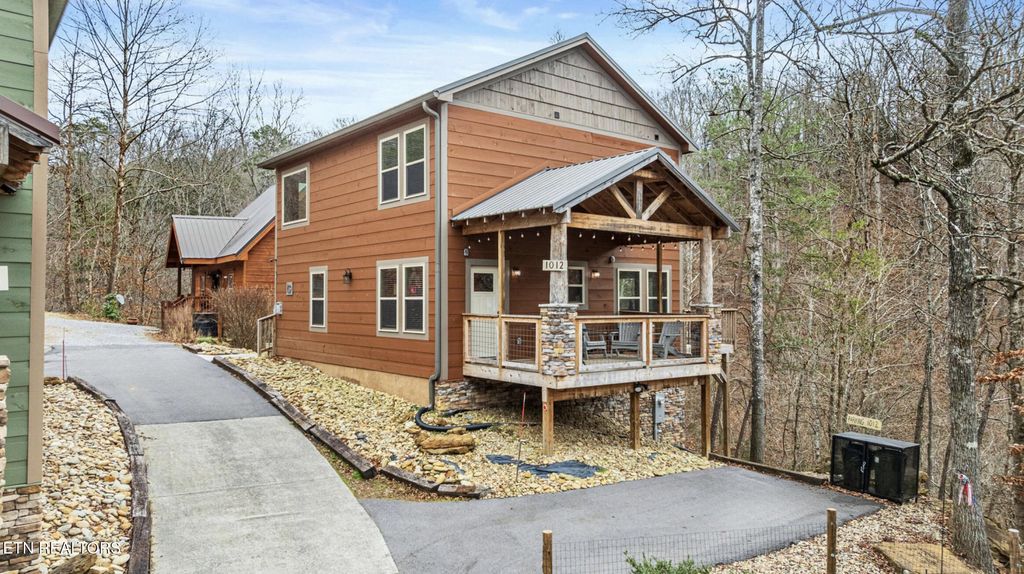 Photo of 1012 Ravens Ford Way, Sevierville, TN 37876 (MLS # 1324869)