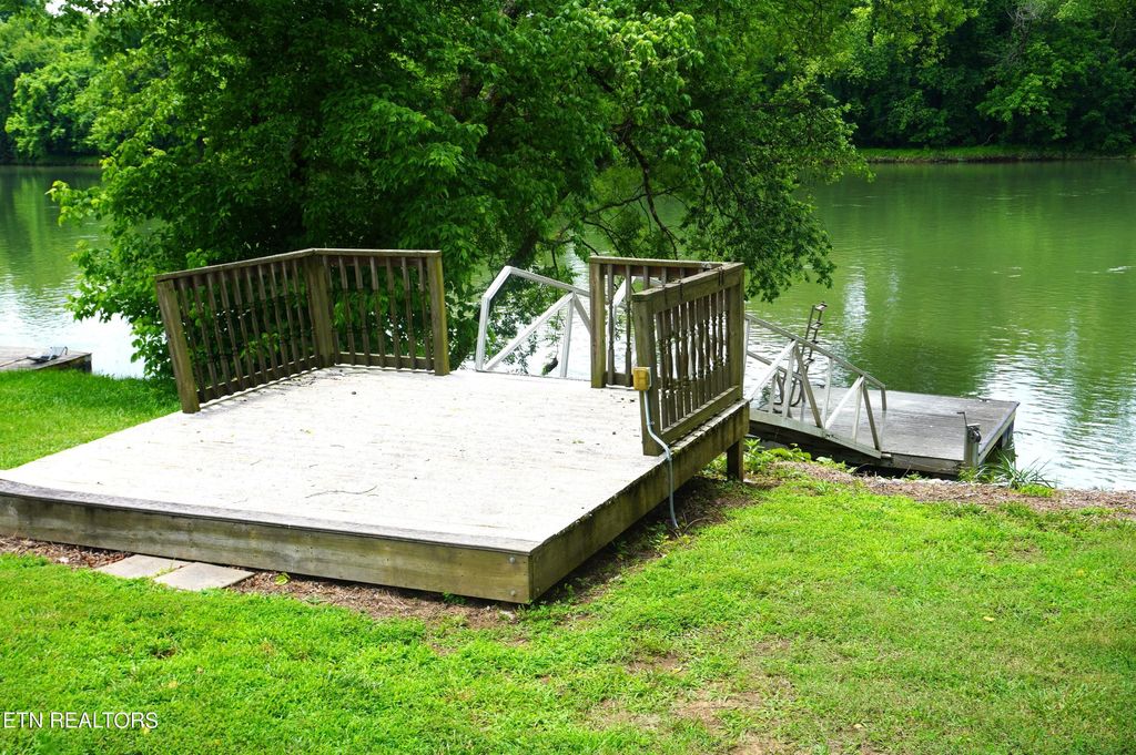 Photo of 189 Big Bend Rd, Strawberry Plains, TN 37871 (MLS # 1265476)