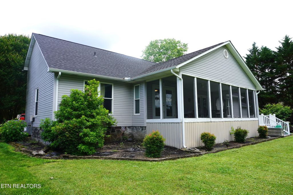 Photo of 189 Big Bend Rd, Strawberry Plains, TN 37871 (MLS # 1265476)