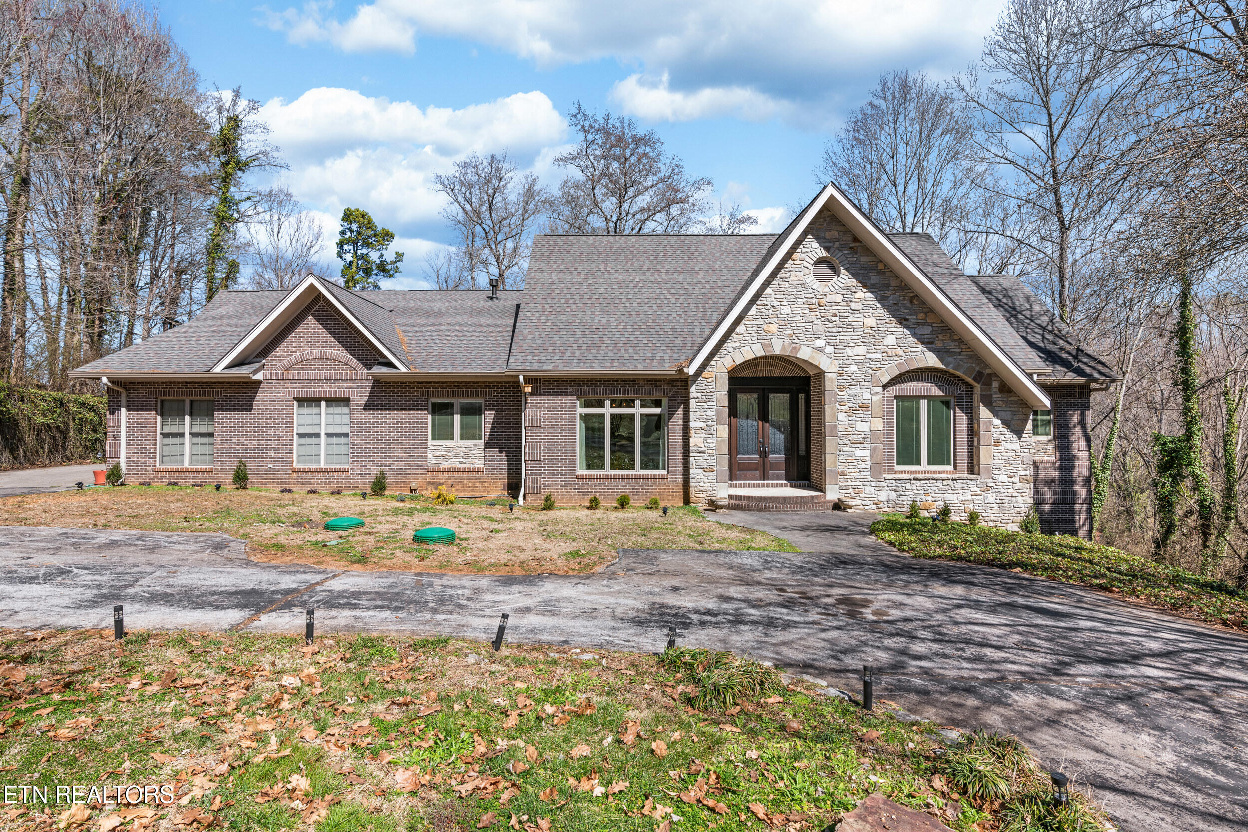 2304 Lakemoor Drive
