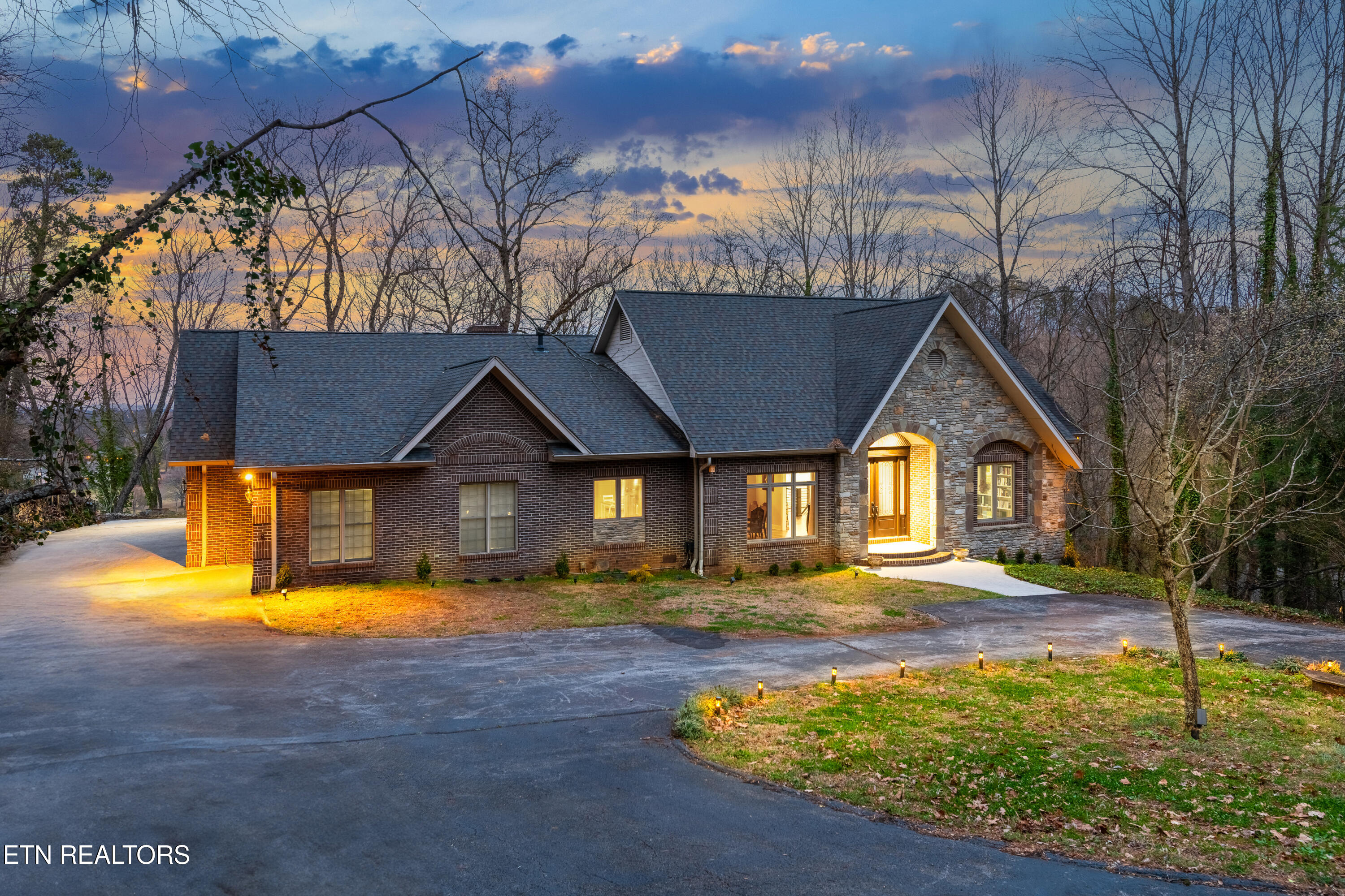 2304 Lakemoor Drive
