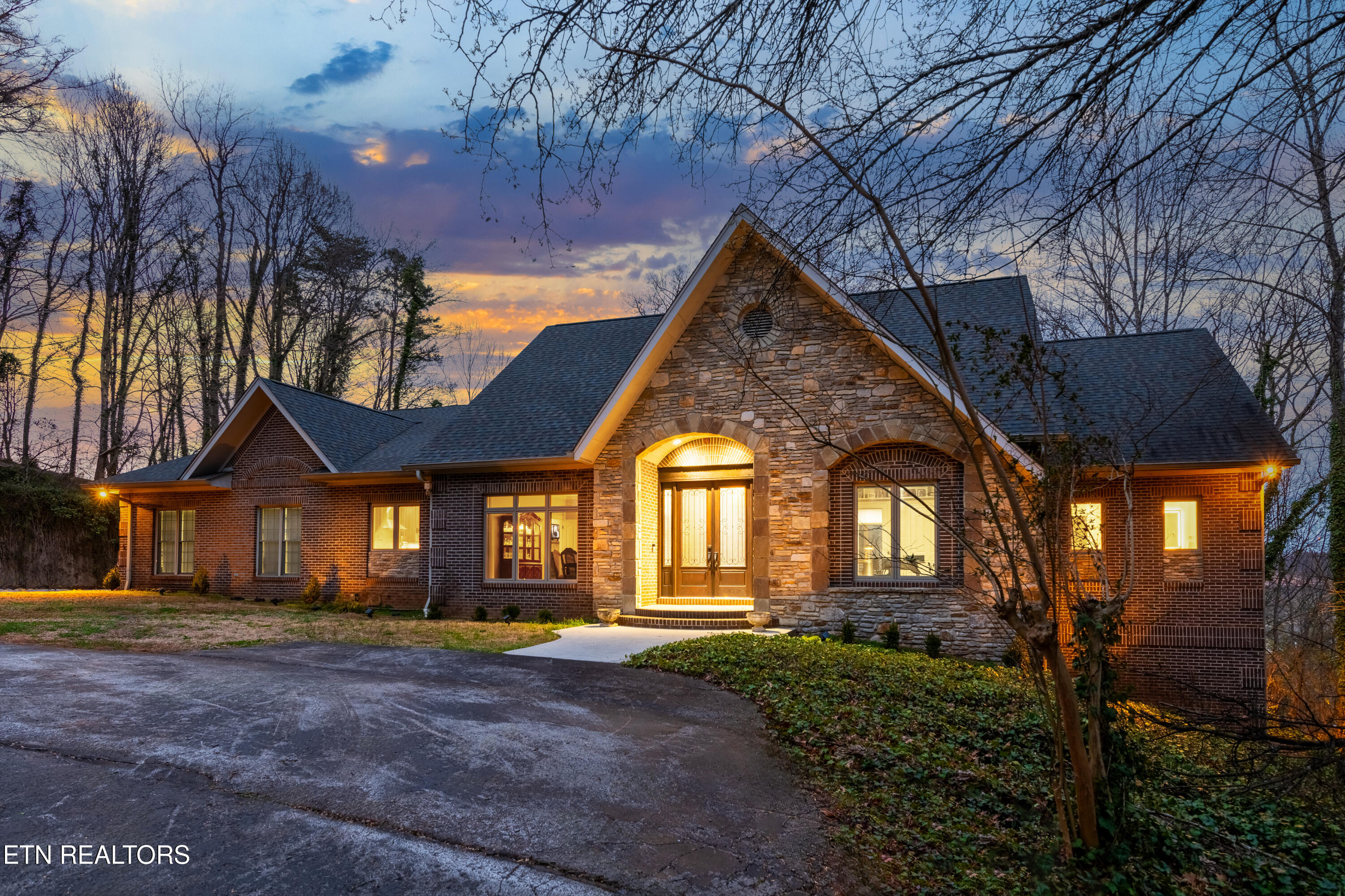 2304 Lakemoor Drive