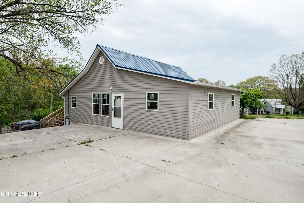 Photo of 112 Peach St #st, Athens, TN 37303 (MLS # 1260959)