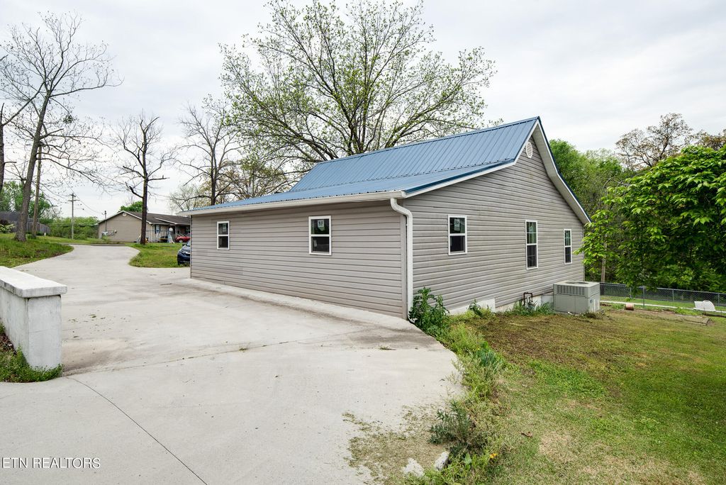 Photo of 112 Peach St #st, Athens, TN 37303 (MLS # 1260959)