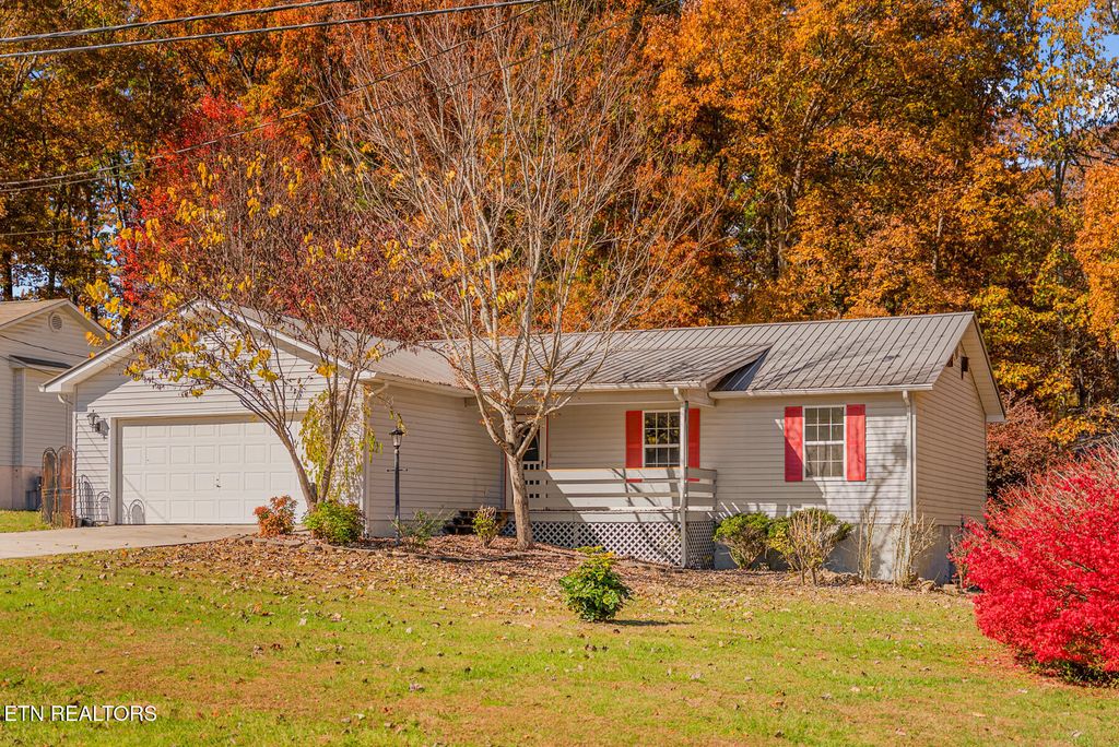 Photo of 165 Tulip Drive, Crossville, TN 38555 (MLS # 1321156)