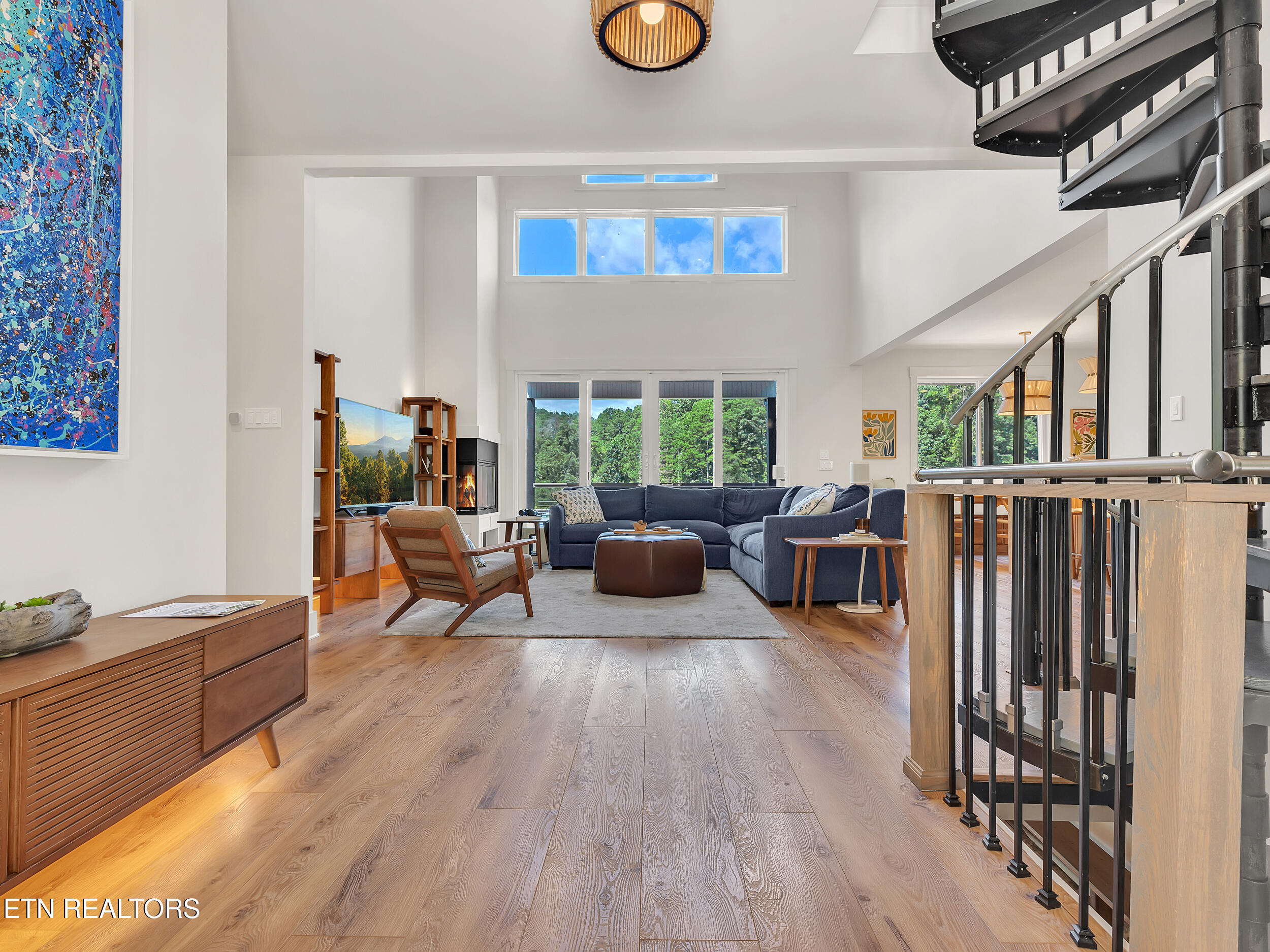 3552 Lakeland Drive
