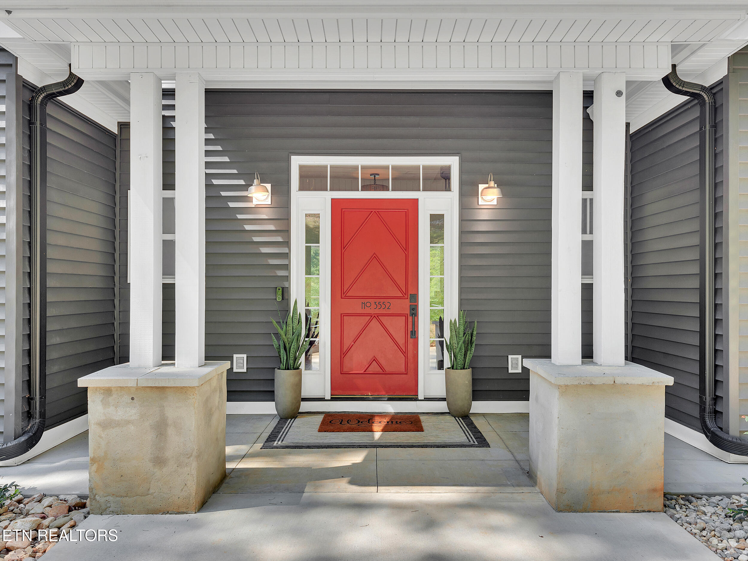 3552 Lakeland Drive