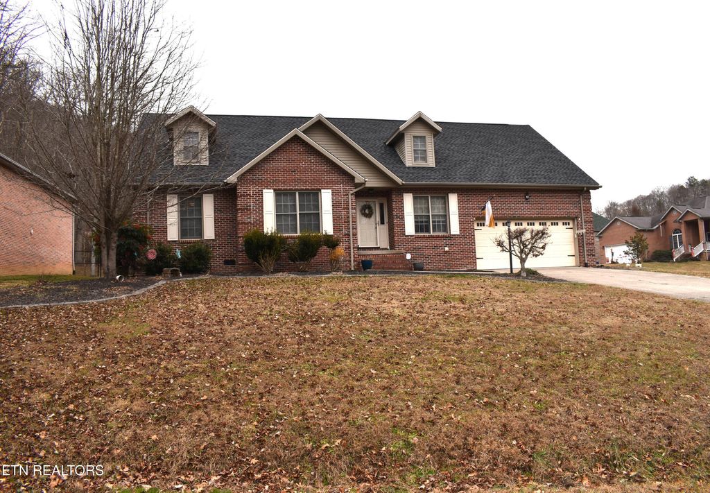 Photo of 314 Picadilly Court, Middlesboro, KY 40965 (MLS # 1324603)