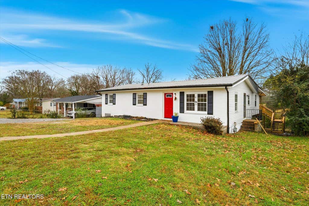 Photo of 425 Cumberland Ave, Athens, TN 37303 (MLS # 1343056)