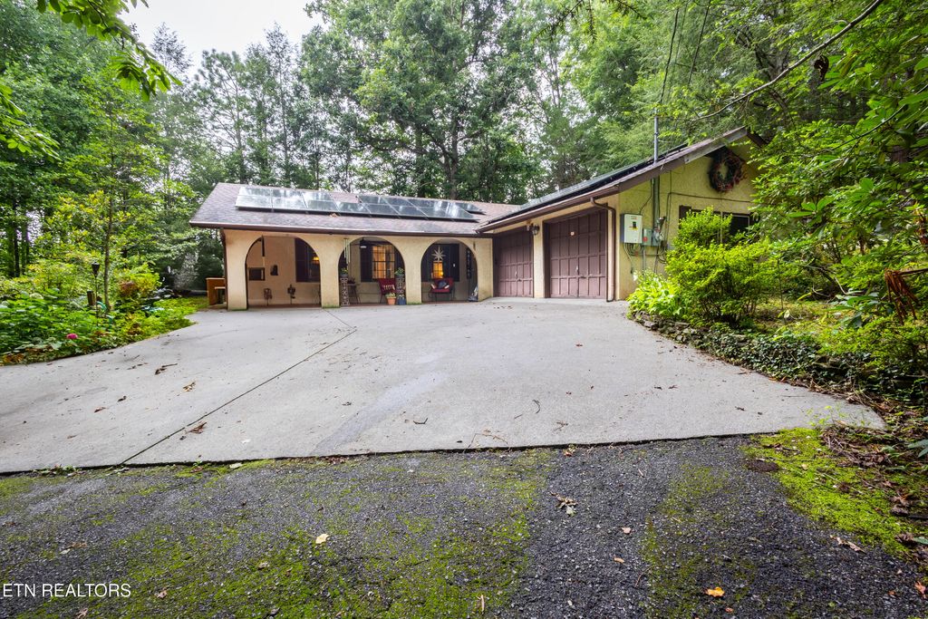 Photo of 1633 Cardinal Drive, Gatlinburg, TN 37738 (MLS # 1309179)