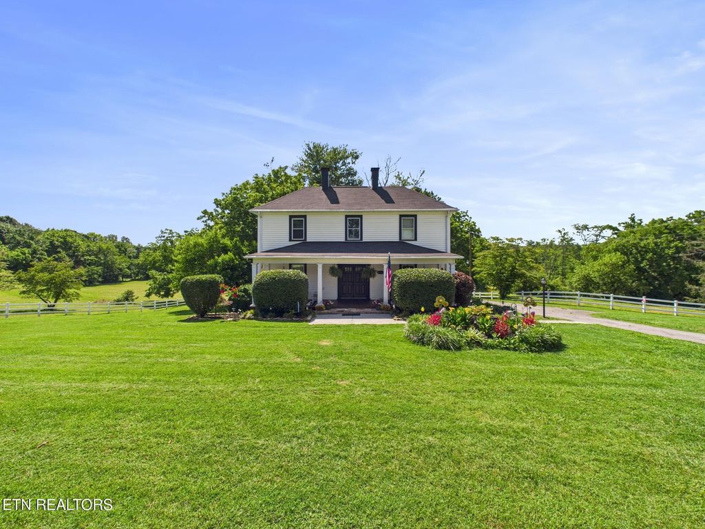 Photo of 3287 W Town Creek Rd, Lenoir City, TN 37771 (MLS # 1313478)
