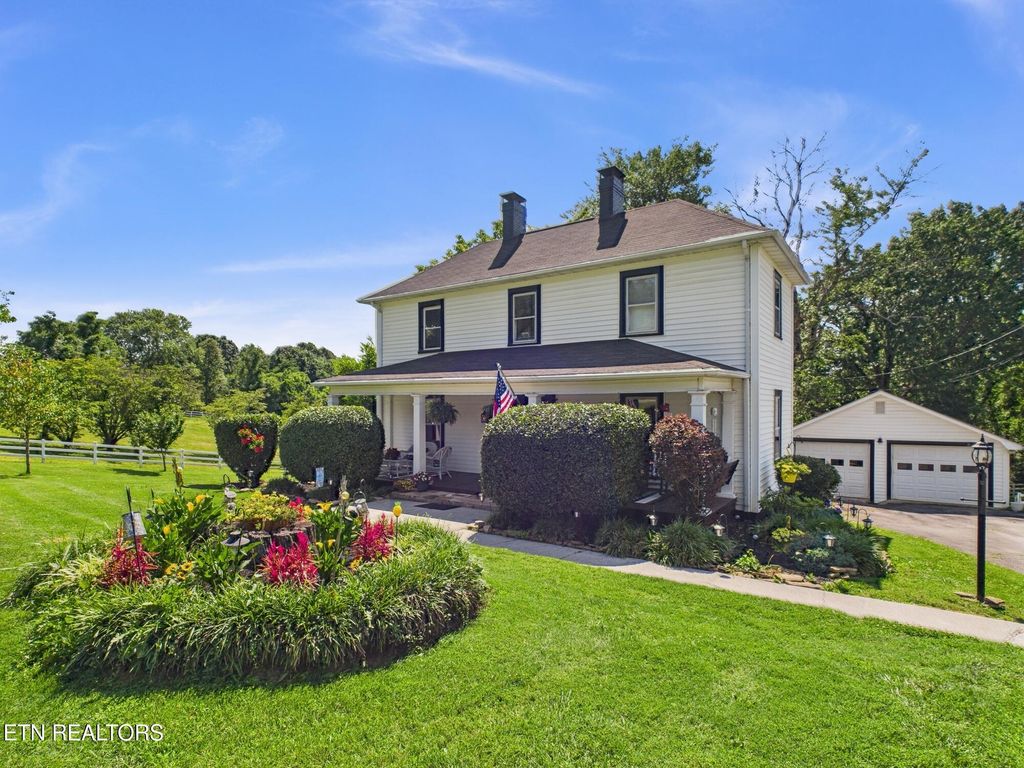 Photo of 3287 W Town Creek Rd, Lenoir City, TN 37771 (MLS # 1313478)