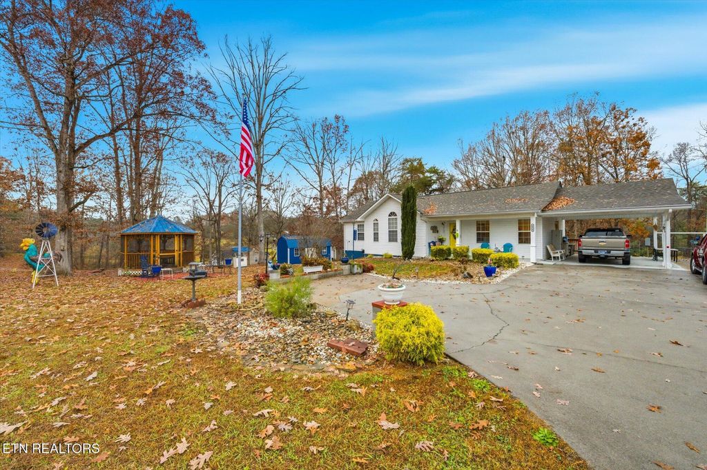 Photo of 2039 Highway 322 E, Sweetwater, TN 37874 (MLS # 1322782)