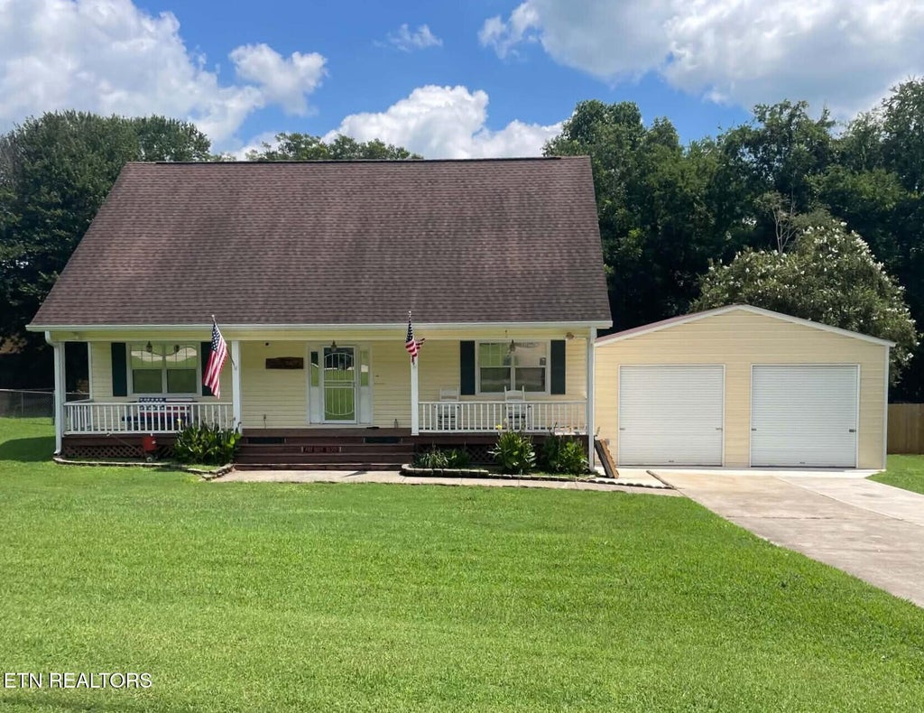 Photo of 206 Heuer St, Sweetwater, TN 37874 (MLS # 1352027)