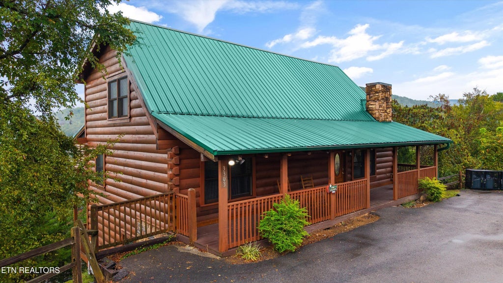 Photo of 3303 Kestrel Way, Pigeon Forge, TN 37863 (MLS # 1356471)