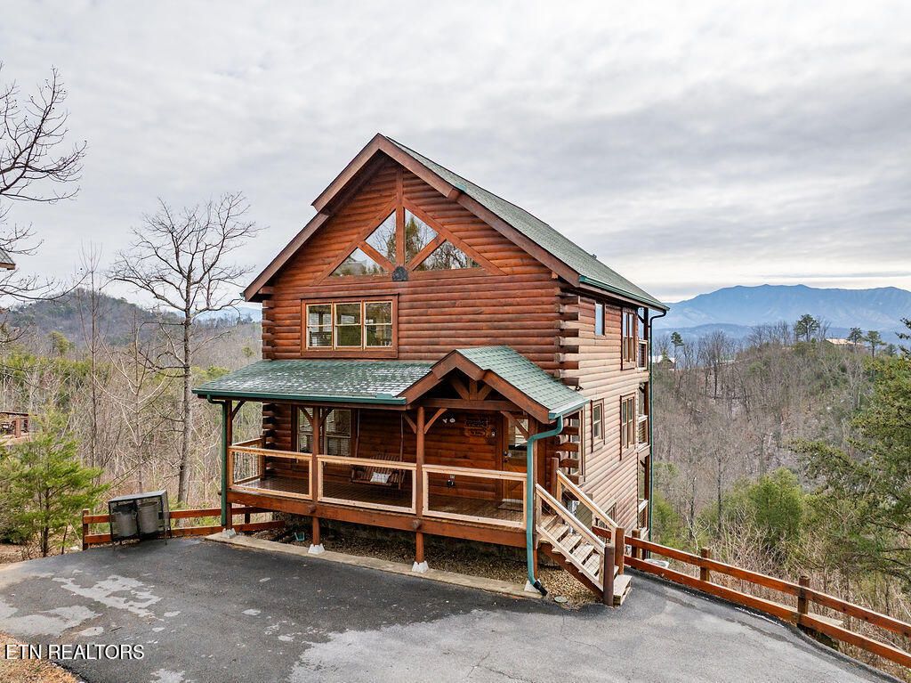 Photo of 1553 Majestic Mountain Drive, Sevierville, TN 37876 (MLS # 1328199)
