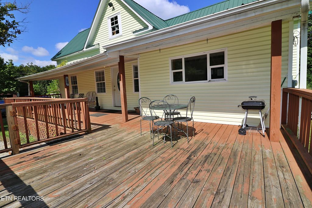 Photo of 133 Hill Top St, Huntsville, TN 37756 (MLS # 1240821)