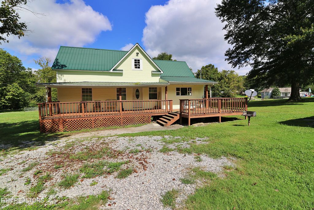 Photo of 133 Hill Top St, Huntsville, TN 37756 (MLS # 1240821)