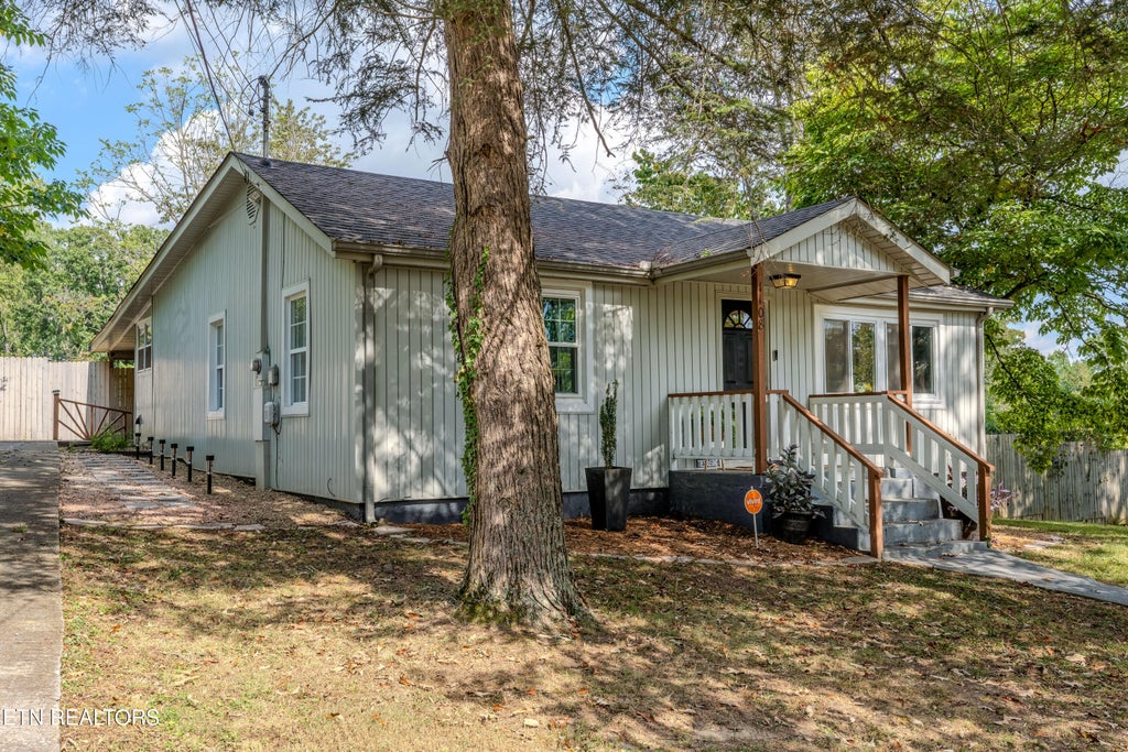 Photo of 1108 Sunrose Rd, Knoxville, TN 37914 (MLS # 1356291)