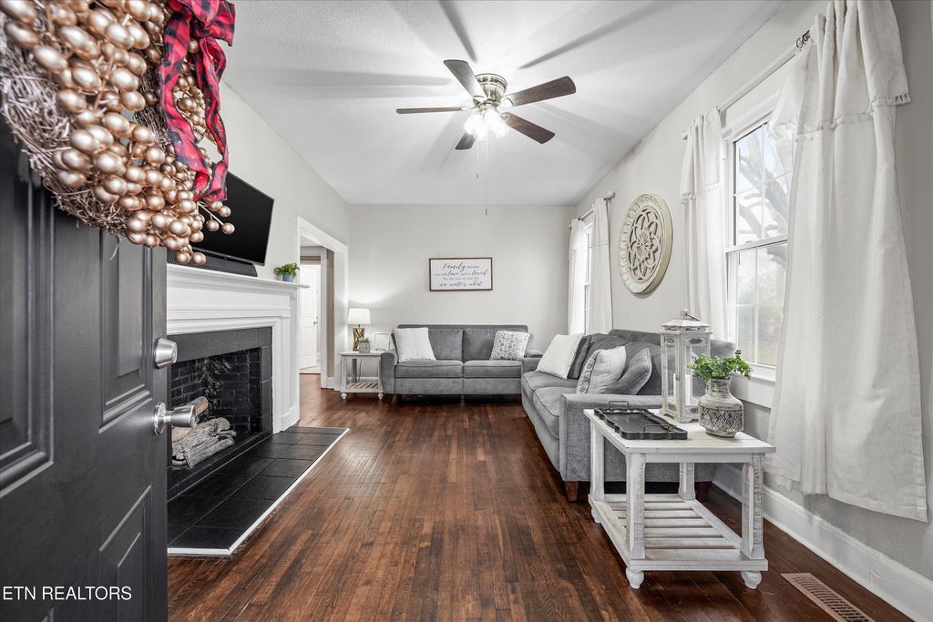 Photo of 925 Barnabas St, Athens, TN 37303 (MLS # 1322612)